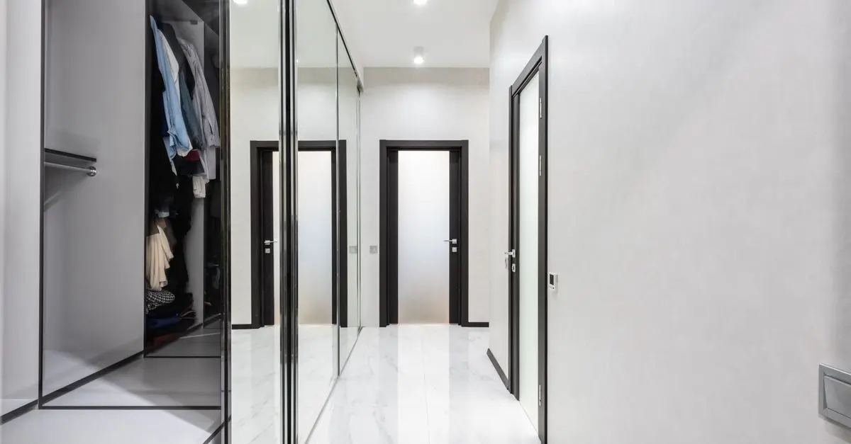 Comment choisir une armoire mixte pour votre logement