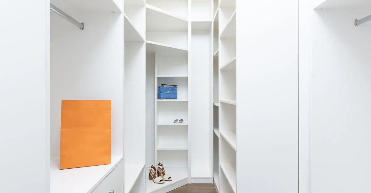Les 10 Meilleures Astuces pour Aménager Votre Armoire