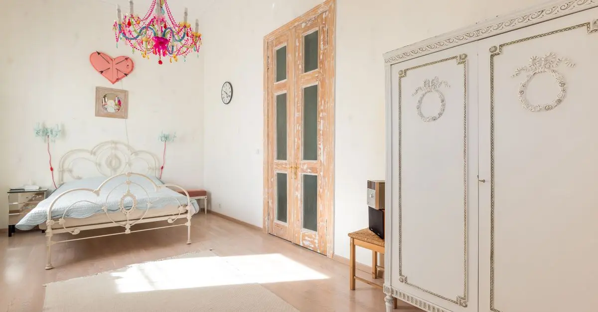 Comment bien choisir les portes de votre armoire
