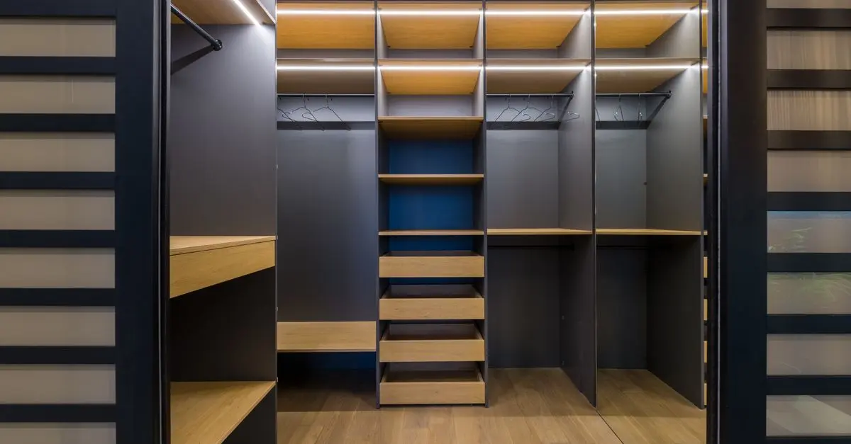 Astuces pour optimiser le rangement dans votre armoire