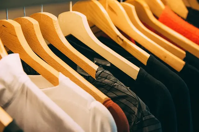 Les meilleures astuces pour gagner de l'espace dans votre armoire