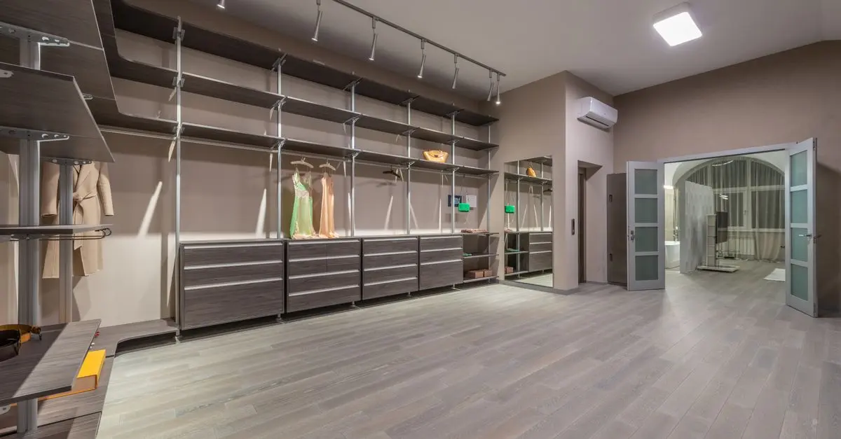 Comment bien choisir une armoire fonctionnelle pour votre logement