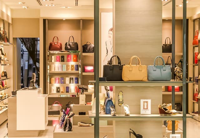 Comment bien organiser son armoire pour un rangement efficace